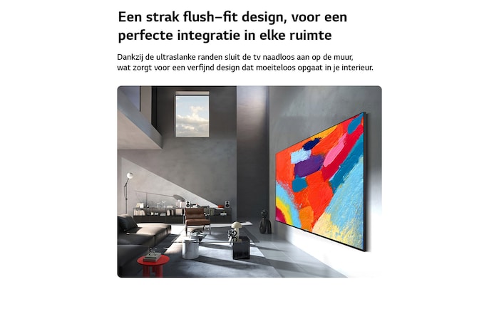 De LG Micro RGB evo AI MRGB96 is naadloos aan de muur gemonteerd in een ruime zwartgekleurde kamer, met gedurfde kunstwerken in levendige kleuren die harmonieren met het omringende interieur.